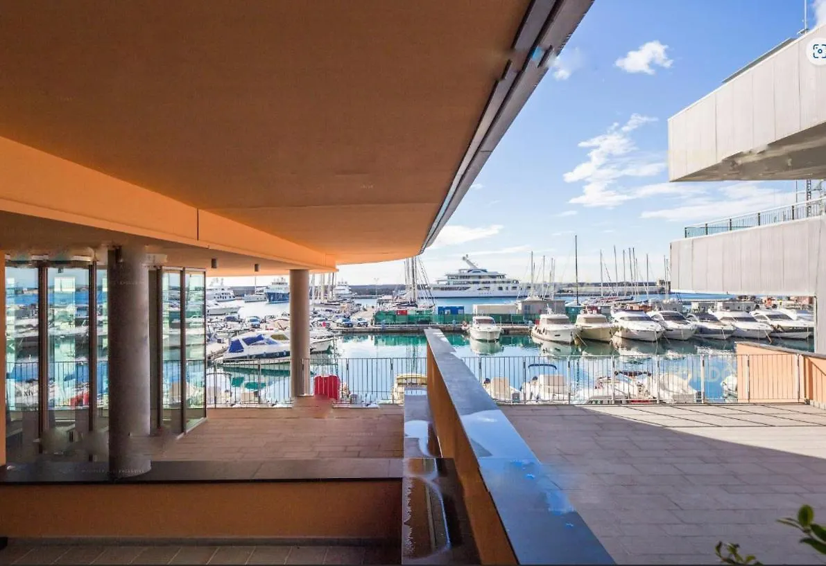 Genoa Downtown East Water Front Apartment 0*,